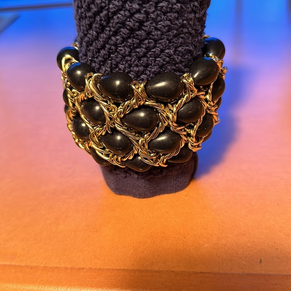 Black and gold bead and chain stretchy bracelet! Never worn! - Picture 2 of 3